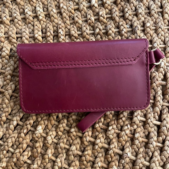 Portland Leather Goods ‘Almost Perfect’ Lily Wristlet in Boysenberry - Picture 4 of 8